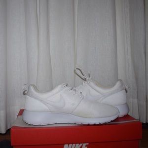 Women’s Nike Roshe WHITE